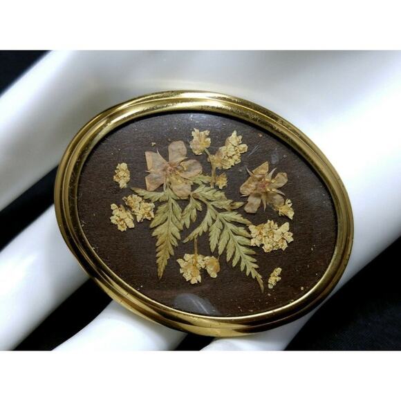 Vintage Pressed Flowers Brooch Read Flowers Plastic Cover Brown Background 1960s - Picture 6 of 7
